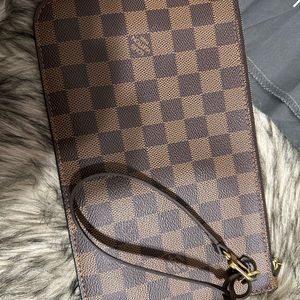 Louis Vuitton neverfull pochette